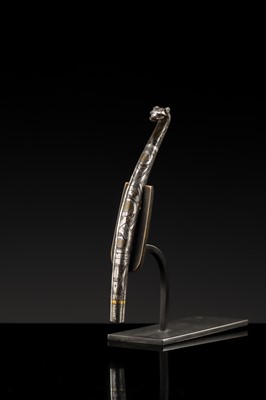 Lot 42 - A GOLD AND SILVER-INLAID BRONZE BELT HOOK, WARRING STATES-HAN DYNASTY