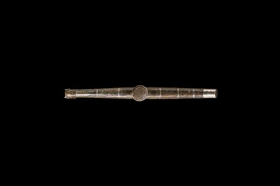 Lot 42 - A GOLD AND SILVER-INLAID BRONZE BELT HOOK, WARRING STATES-HAN DYNASTY