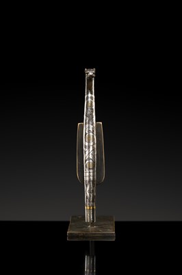 Lot 42 - A GOLD AND SILVER-INLAID BRONZE BELT HOOK, WARRING STATES-HAN DYNASTY