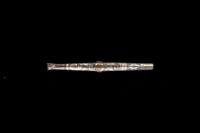 Lot 42 - A GOLD AND SILVER-INLAID BRONZE BELT HOOK, WARRING STATES-HAN DYNASTY