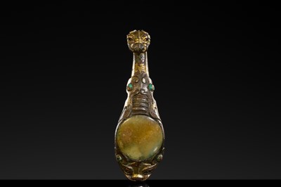 Lot 191 - A RARE TURQUOISE AND JADE-INLAID GILT-BRONZE BELT HOOK, LATE WARRING STATES-EARLY EASTERN HAN DYNASTY