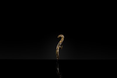 Lot 191 - A RARE TURQUOISE AND JADE-INLAID GILT-BRONZE BELT HOOK, LATE WARRING STATES-EARLY EASTERN HAN DYNASTY