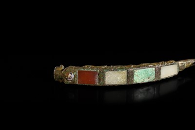 Lot 195 - A JADE, TURQUOISE AND GLASS-INLAID GILT-BRONZE BELT HOOK, HAN DYNASTY