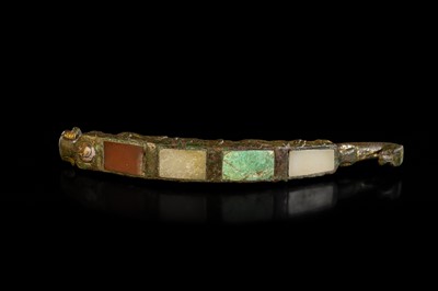 Lot 195 - A JADE, TURQUOISE AND GLASS-INLAID GILT-BRONZE BELT HOOK, HAN DYNASTY