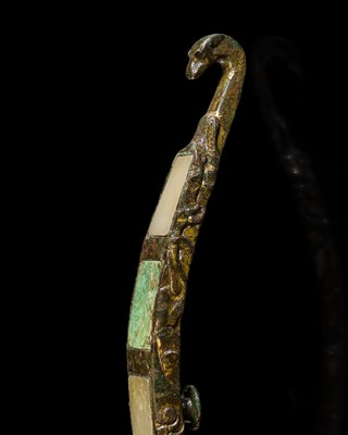 Lot 195 - A JADE, TURQUOISE AND GLASS-INLAID GILT-BRONZE BELT HOOK, HAN DYNASTY