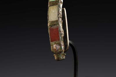 Lot 195 - A JADE, TURQUOISE AND GLASS-INLAID GILT-BRONZE BELT HOOK, HAN DYNASTY