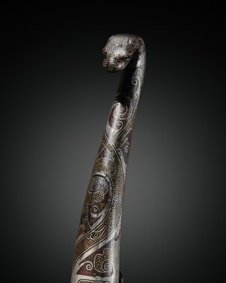 Lot 62 - A GOLD AND SILVER-INLAID BRONZE BELT HOOK, DAIGOU, WARRING STATES-HAN DYNASTY