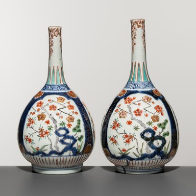 A PAIR OF IMARI BOTTLE VASES DEPICTING BLOSSOMING CHERRY TREES