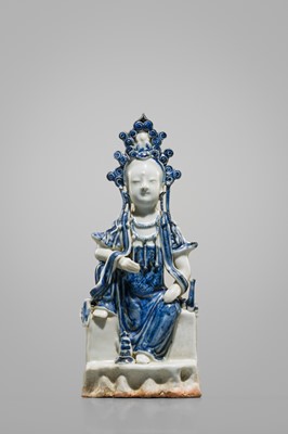 Lot 1585 - AN UNDERGLAZE BLUE PORCELAIN FIGURE OF KANNON BOSATSU