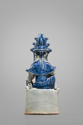 Lot 1585 - AN UNDERGLAZE BLUE PORCELAIN FIGURE OF KANNON BOSATSU