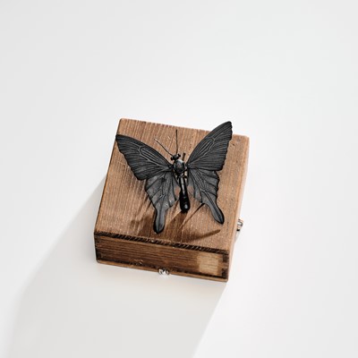 Lot 49 - KOZAN: A SUPERB INLAID SHAKUDO ARTICULATED ‘JIZAI’ OKIMONO OF A SWALLOWTAIL BUTTERFLY