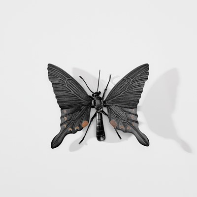 Lot 49 - KOZAN: A SUPERB INLAID SHAKUDO ARTICULATED ‘JIZAI’ OKIMONO OF A SWALLOWTAIL BUTTERFLY