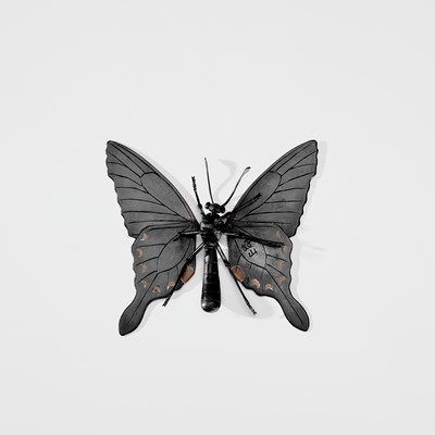 Lot 49 - KOZAN: A SUPERB INLAID SHAKUDO ARTICULATED ‘JIZAI’ OKIMONO OF A SWALLOWTAIL BUTTERFLY