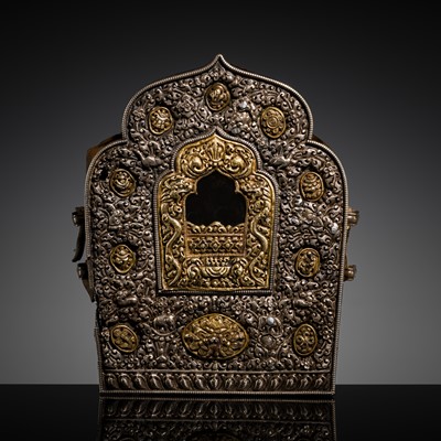 Lot 15 - A FINE RETICULATED AND EMBOSSED MIXED-METAL PORTABLE SHRINE, GAU