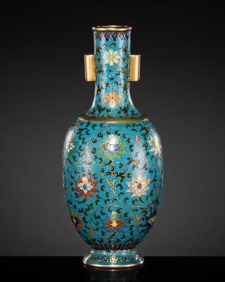 Lot 99 - A SMALL CLOISONNÉ ENAMEL ARROW VASE
