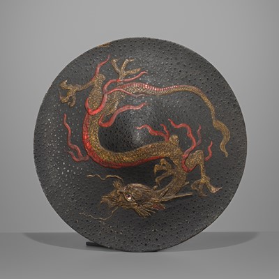 Lot 1129 - A FINE LACQUERED WOOD JINGASA (WAR HAT) WITH A DRAGON