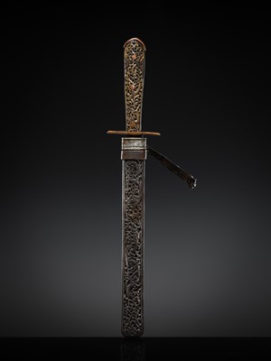A SHORT SWORD WITH GILT-DAMASCENED IRON MOUNTS, TIBET, CIRCA 16TH-18TH CENTURY