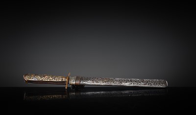 A SHORT SWORD WITH GILT-DAMASCENED IRON MOUNTS, TIBET, CIRCA 16TH-18TH CENTURY