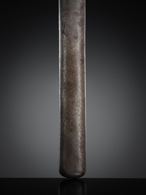 A SHORT SWORD WITH GILT-DAMASCENED IRON MOUNTS, TIBET, CIRCA 16TH-18TH CENTURY