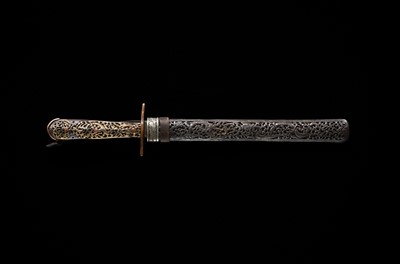 A SHORT SWORD WITH GILT-DAMASCENED IRON MOUNTS, TIBET, CIRCA 16TH-18TH CENTURY