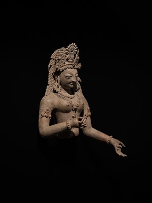 Lot 223 - AN IMPORTANT TERRACOTTA BUST OF A FEMALE DEITY, ANCIENT REGION OF HUND