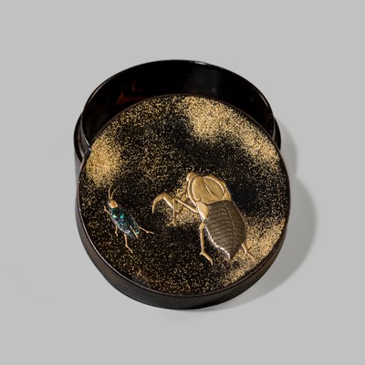A FINE INLAID LACQUER KOGO AND COVER WITH INSECTS