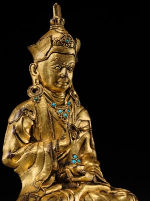 Lot 18 - A GILT BRONZE FIGURE OF PADMASAMBHAVA, TIBET, 16TH-17TH CENTURY