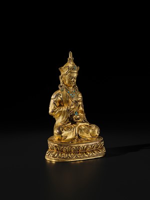 Lot 18 - A GILT BRONZE FIGURE OF PADMASAMBHAVA, TIBET, 16TH-17TH CENTURY