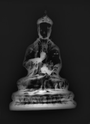 Lot 18 - A GILT BRONZE FIGURE OF PADMASAMBHAVA, TIBET, 16TH-17TH CENTURY