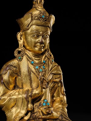 Lot 18 - A GILT BRONZE FIGURE OF PADMASAMBHAVA, TIBET, 16TH-17TH CENTURY