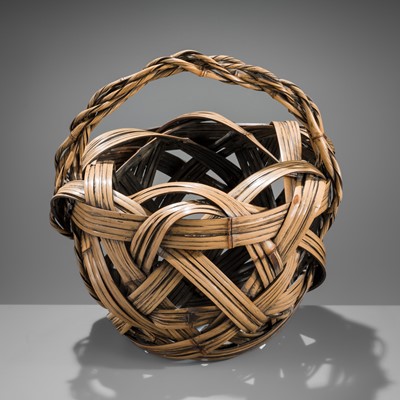 IIZUKA KYOKUSHO: A BAMBOO AND RATTAN HANAKAGO (FLOWER BASKET) TITLED ‘ARANAMI’