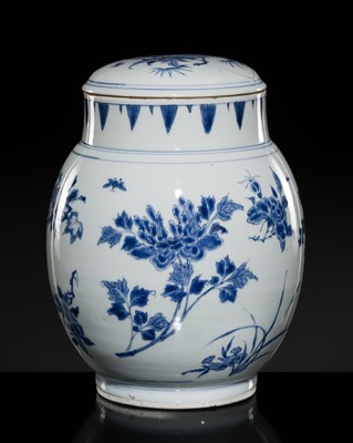 Lot 162 - A SUPERB BLUE AND WHITE ‘FLORAL’ JAR AND COVER, LIANZI GUAN, TRANSITIONAL PERIOD, CIRCA 1630-1650