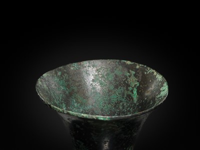 Lot 367 - A BRONZE RITUAL WINE VASE, GU, SHANG DYNASTY, LATTER ERLIGANG STAGE