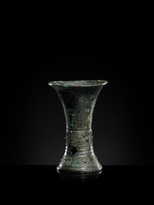 Lot 367 - A BRONZE RITUAL WINE VASE, GU, SHANG DYNASTY, LATTER ERLIGANG STAGE