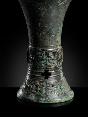 Lot 367 - A BRONZE RITUAL WINE VASE, GU, SHANG DYNASTY, LATTER ERLIGANG STAGE