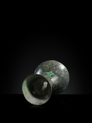 Lot 367 - A BRONZE RITUAL WINE VASE, GU, SHANG DYNASTY, LATTER ERLIGANG STAGE