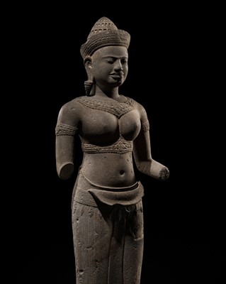 Lot 405 - A SANDSTONE FIGURE OF A FEMALE DEITY, ANGKOR WAT PERIOD, 12TH CENTURY