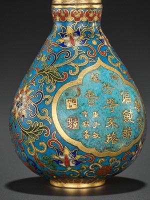 Lot 406 - AN INSCRIBED IMPERIAL CLOISONNE ENAMEL SNUFF BOTTLE WITH MATCHING STOPPER, QIANLONG MARK AND PERIOD