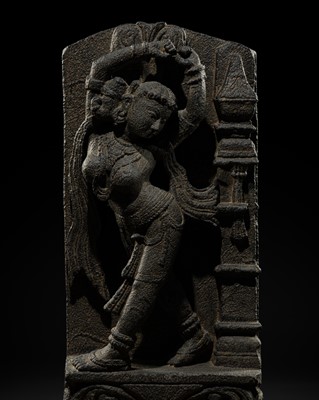 Lot 363 - A FINE BLACK STONE FIGURE OF A CELESTIAL WOMAN, 18TH TO 19TH CENTURY OR EARLIER