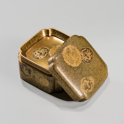 Lot 285 - A FINE LACQUER ‘HO-O AND DRAGON’ KOGO (INCENSE BOX) AND COVER WITH INTERIOR TRAY
