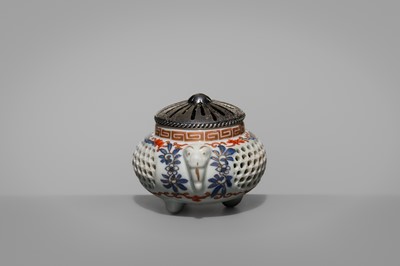 Lot 1576 - AN IMARI PORCELAIN KORO (INCENSE BURNER) WITH SILVER COVER