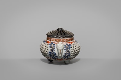 Lot 1576 - AN IMARI PORCELAIN KORO (INCENSE BURNER) WITH SILVER COVER