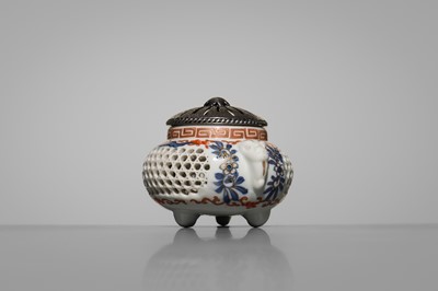 Lot 1576 - AN IMARI PORCELAIN KORO (INCENSE BURNER) WITH SILVER COVER