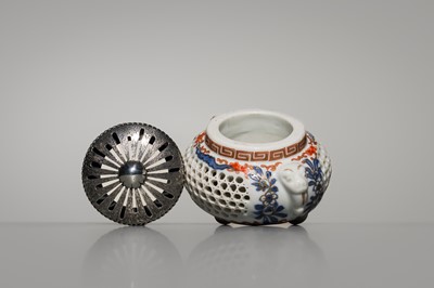 Lot 1576 - AN IMARI PORCELAIN KORO (INCENSE BURNER) WITH SILVER COVER
