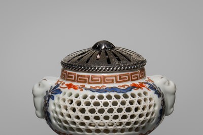 Lot 1576 - AN IMARI PORCELAIN KORO (INCENSE BURNER) WITH SILVER COVER