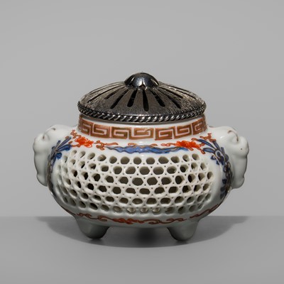 Lot 1576 - AN IMARI PORCELAIN KORO (INCENSE BURNER) WITH SILVER COVER