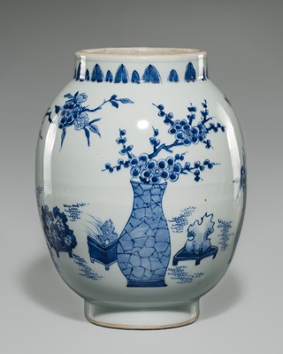 A ‘BLEU DE HUÉ’ PORCELAIN FLOWER VASE FOR THE VIETNAMESE MARKET