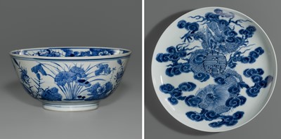 A GROUP LOT WITH A BLUE AND WHITE PORCELAIN BOWL AND DISH, QING DYNASTY