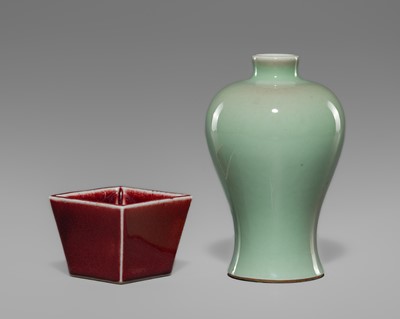 A GROUP LOT WITH AN AQUAMARINE-GLAZED PORCELAIN BALUSTER VASE AND A RED-GLAZED PORCELAIN SQUARE POT, QING DYNASTY