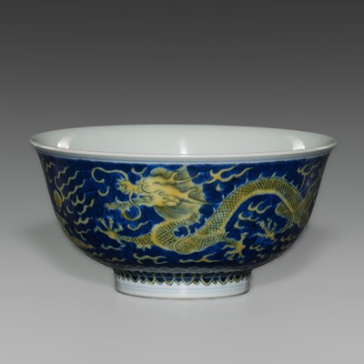 AN UNDERGLAZE BLUE-GROUND AND YELLOW-ENAMELED ‘DRAGON’ BOWL, DAOGUANG MARK AND PERIOD